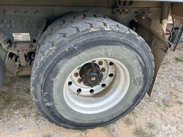 2019-peterbilt-520-image-32