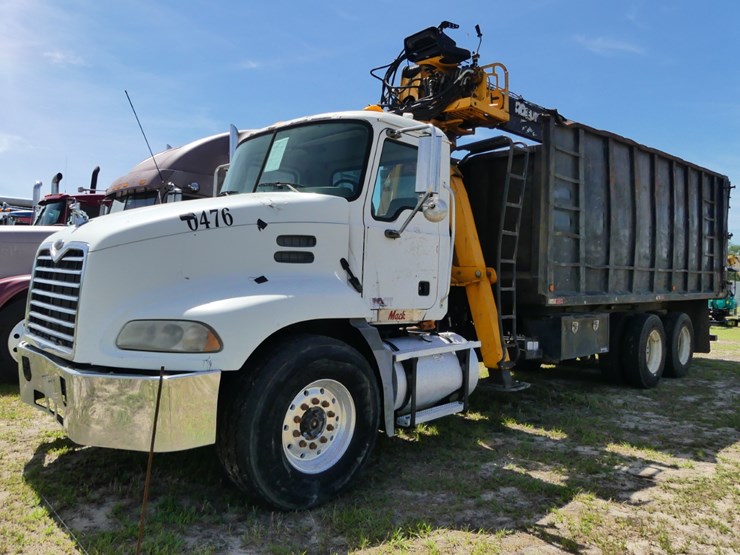 2001-mack-grapple-truck-image-2