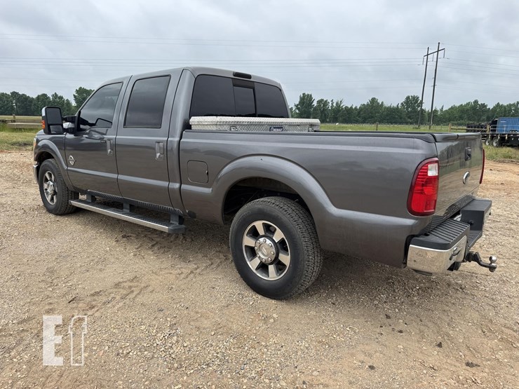 2011-ford-f250-lariat-image-2