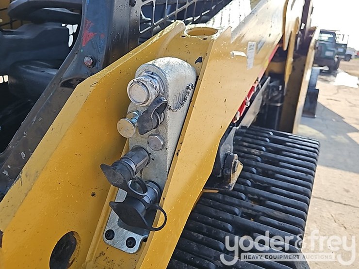 2025-caterpillar-255-image-16