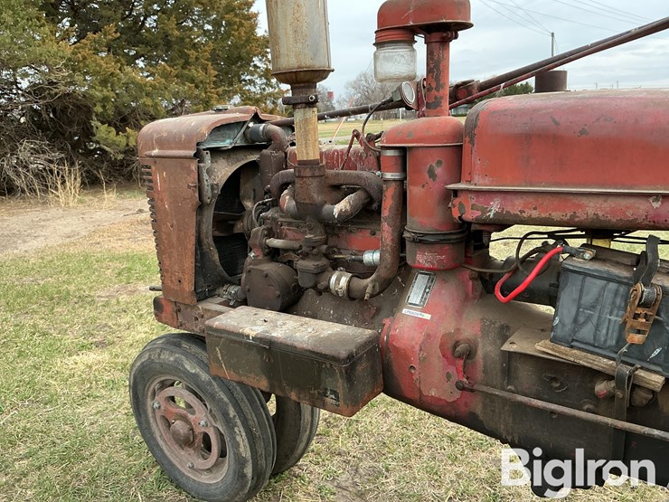 1953-farmall-super-h-2wd-tractor-image-18
