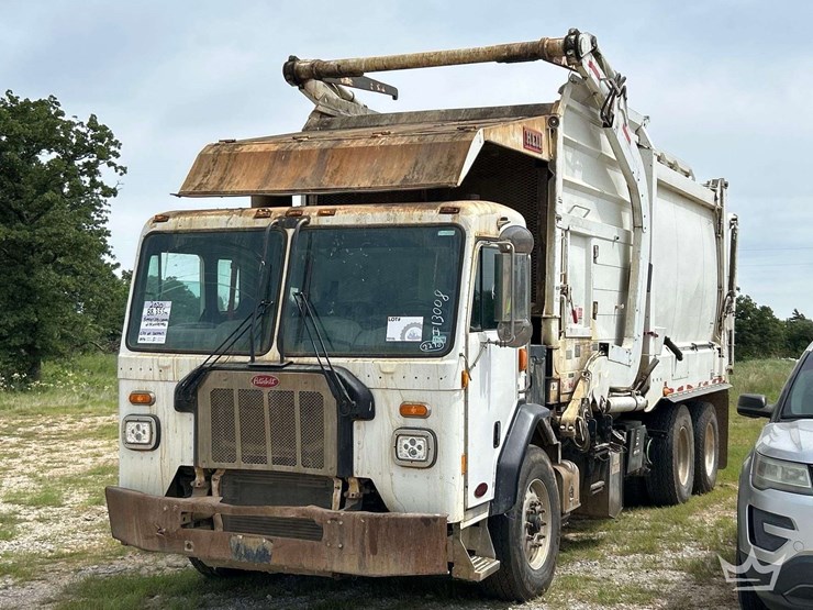 2020-peterbilt-520-image-1