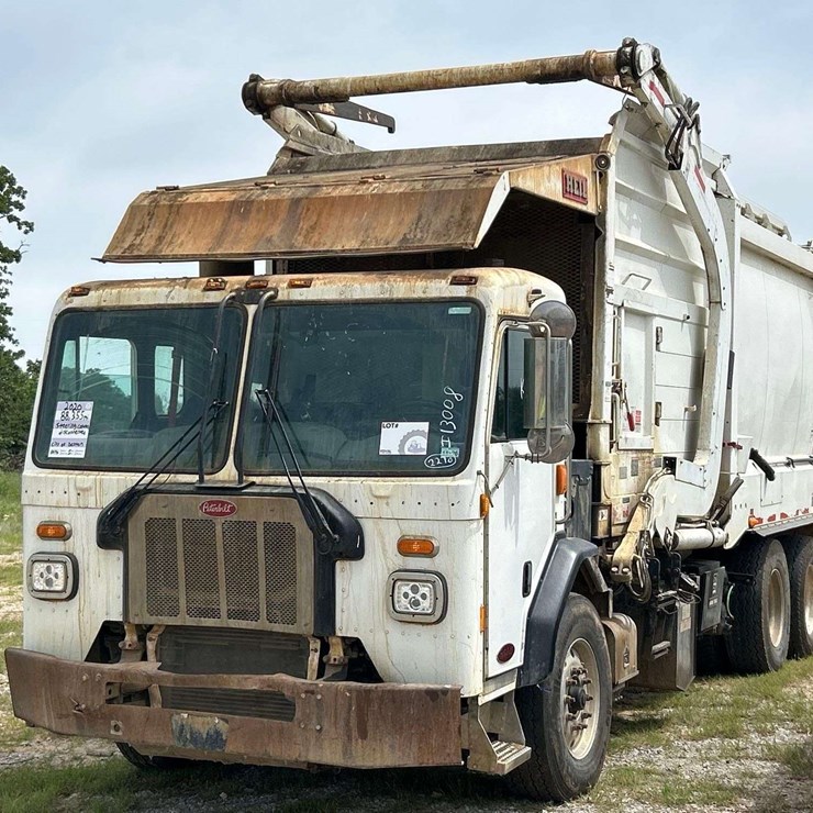 2020 PETERBILT 520