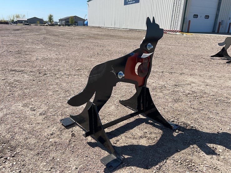 ar500-steel-coyote-shooting-target-with-heart-flapper-image-3