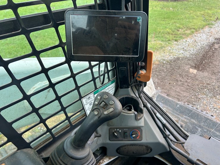 2022-bobcat-t770-image-18