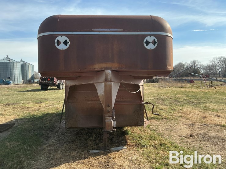 1986-s-&-s-t/a-livestock-trailer-image-2