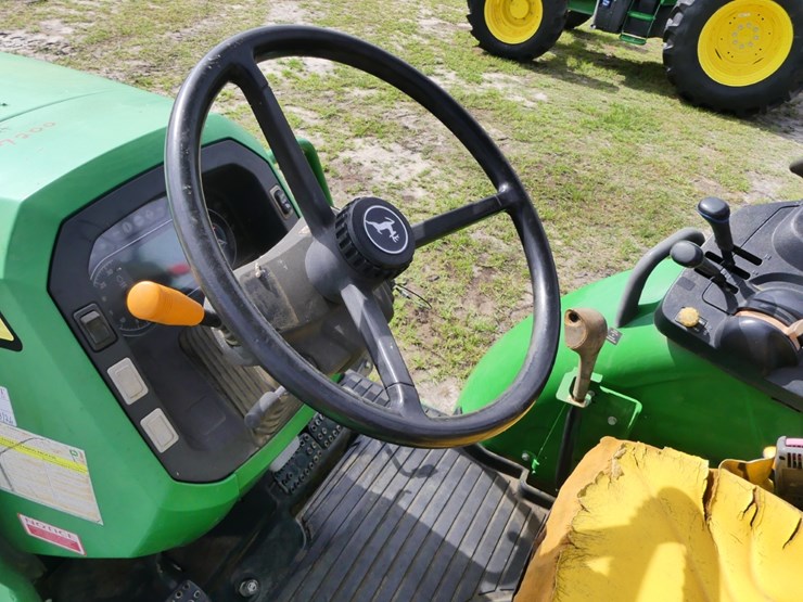 2018-john-deere-5075m-image-12