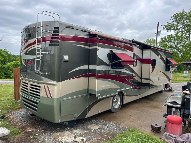 #7-•-2005-tiffin-phaeton-40’-–-premium-refurbished-coach-image-2
