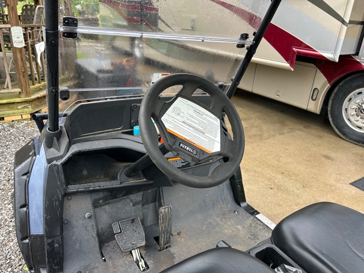 #12-•-2024-yamaha-umax-gas-golf-cart-image-8