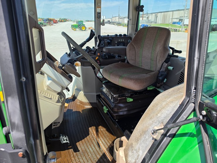 john-deere-7520-image-10