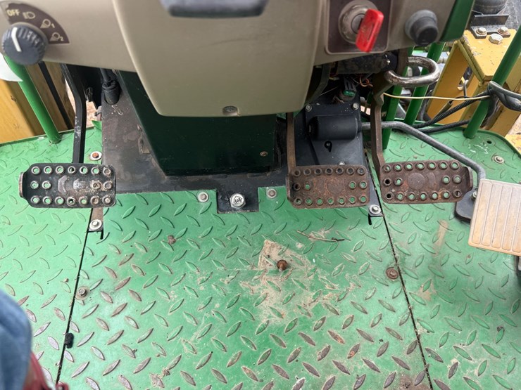 john-deere-6215-image-39