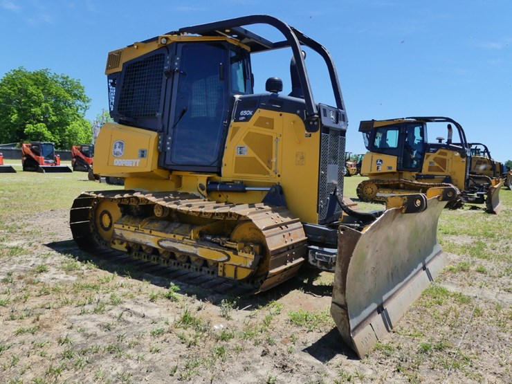 2019-deere-650k-lgp-image-2