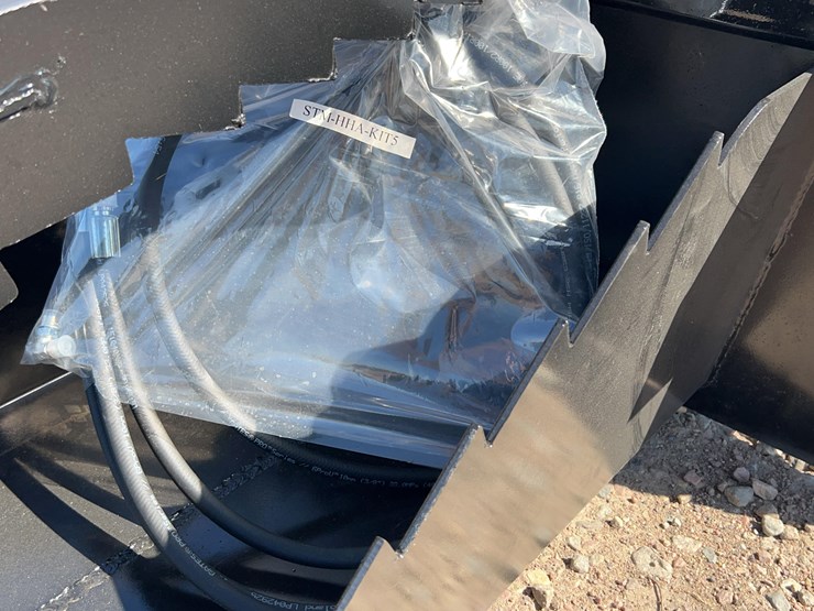 skid-steer-spade-grapple-image-6