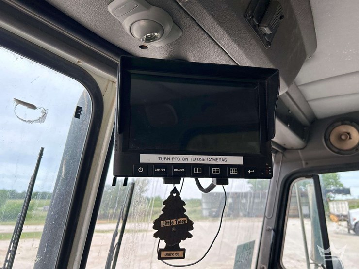 2019-peterbilt-520-image-21