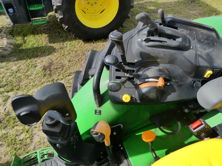 2024-john-deere-5120m-image-10