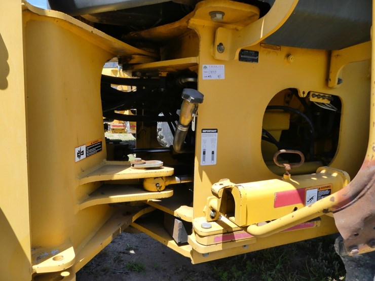 2004-deere-444j-image-9