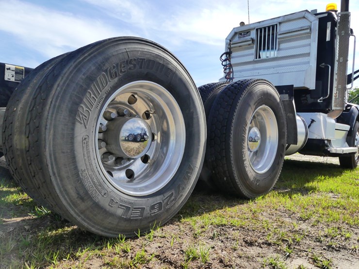 2019-peterbilt-579-image-6