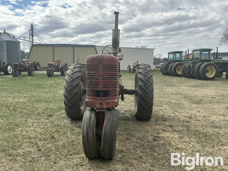 1952-farmall-super-m-2wd-tractor-image-2