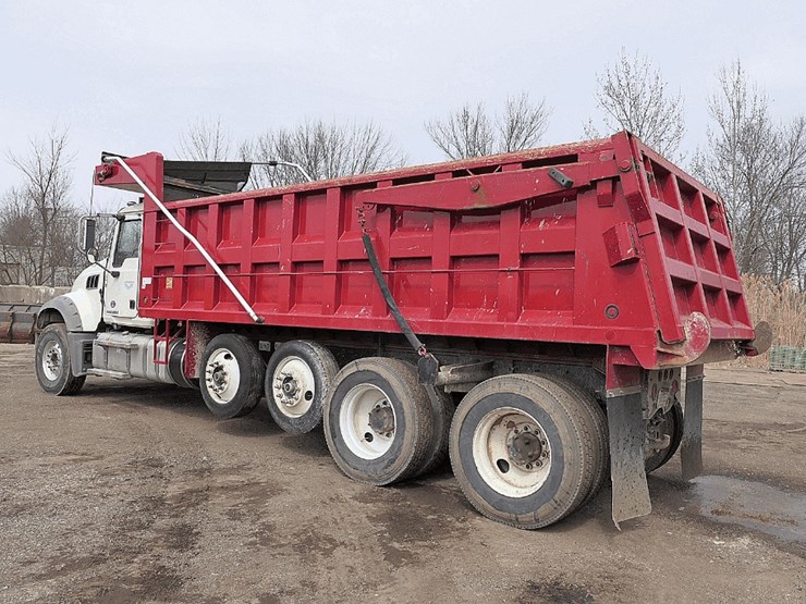 2017-mack-granite-gu713-image-5