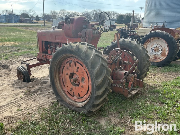 1955-farmall-400-2wd-tractor-image-7