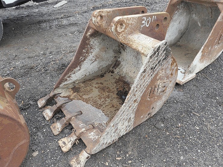 new-holland-30-image-1