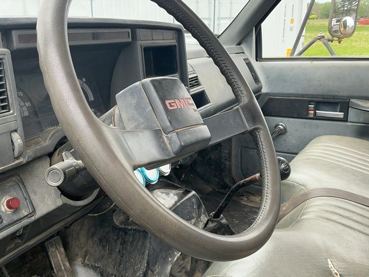 #1952-•-2000-gmc-6500-flatbed-truck-image-84