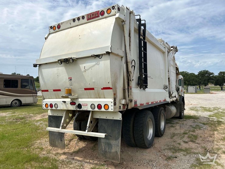 2020-peterbilt-520-image-3