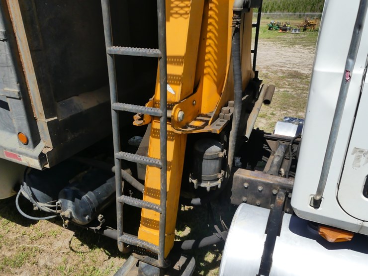 2001-mack-grapple-truck-image-10