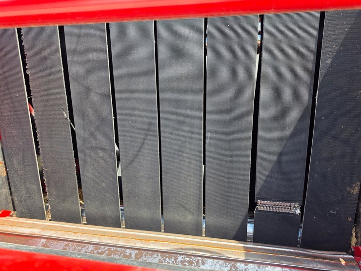 2020-new-holland-roll-belt-560-image-4