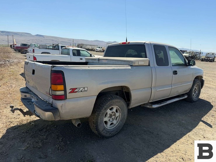 2004-gmc-sierra-1500-image-3