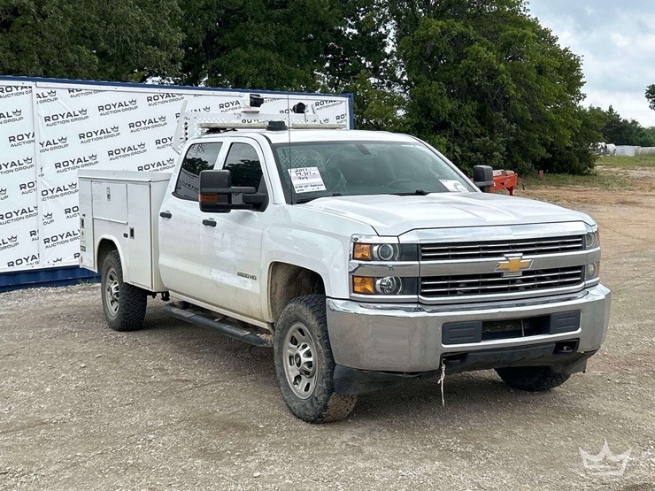2017-chevrolet-silverado-2500hd-image-4