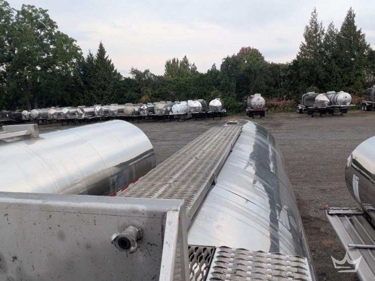 1993-brenner-307-ss-insulated-t/a-chemical-tanker-trailer-image-24
