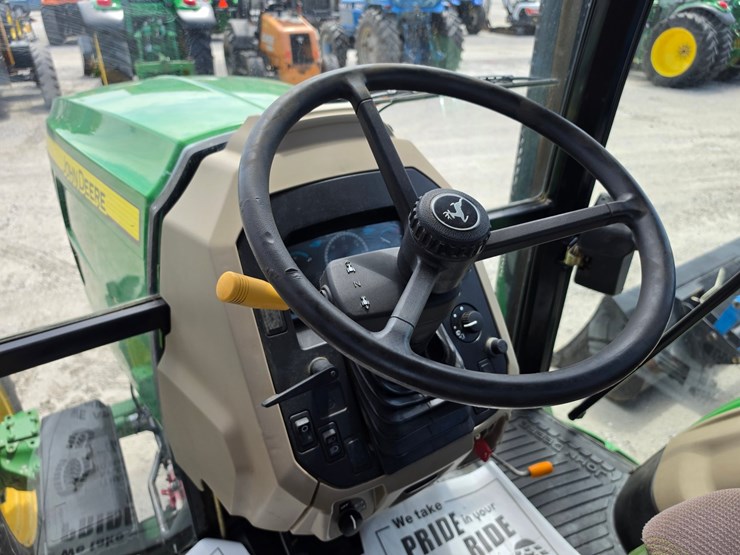 2014-john-deere-6115d-image-16