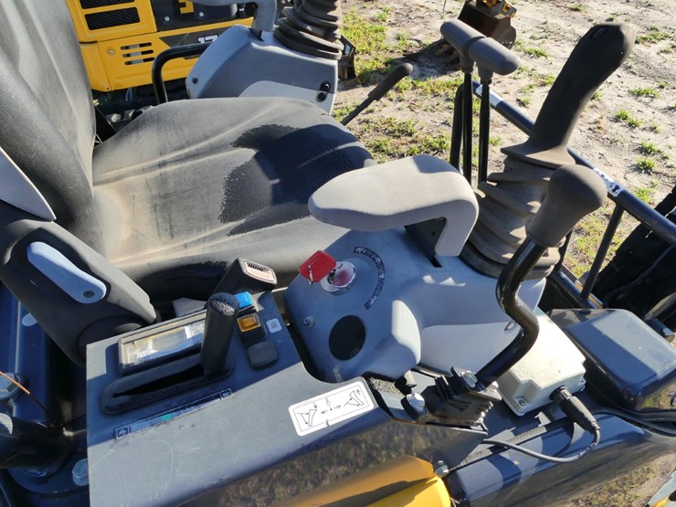 2018-deere-17g-image-13