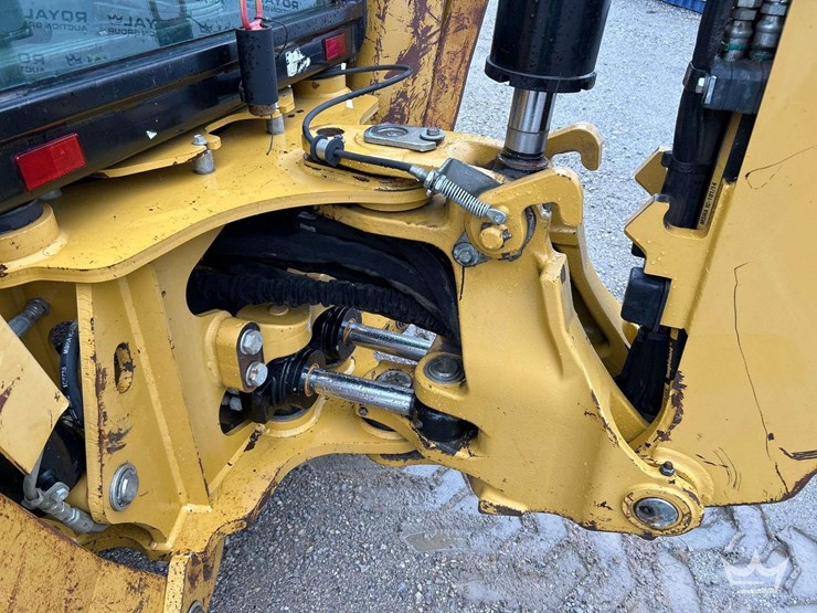 2013-caterpillar-420f-image-29