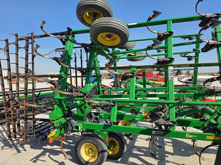 2011-john-deere-2210-image-7