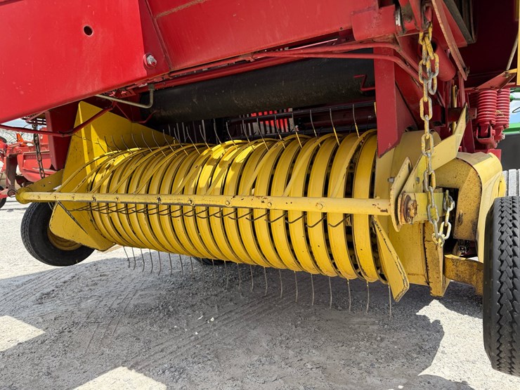 new-holland-849-image-3
