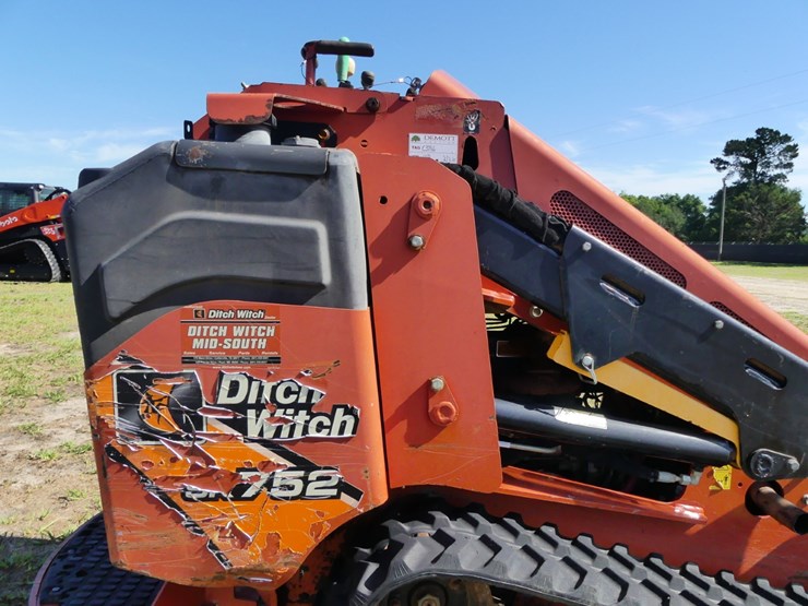 2021-ditch-witch-sk752-image-7