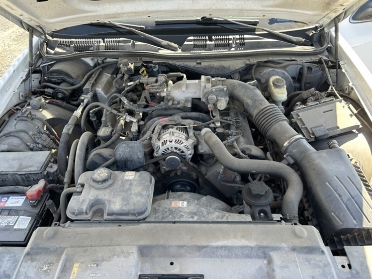 2010-ford-crown-victoria-sedan-image-34