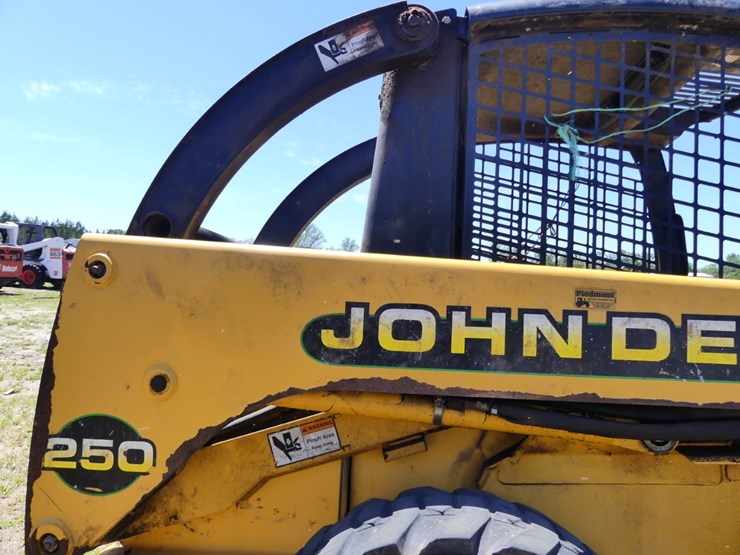 2000-john-deere-250-image-7