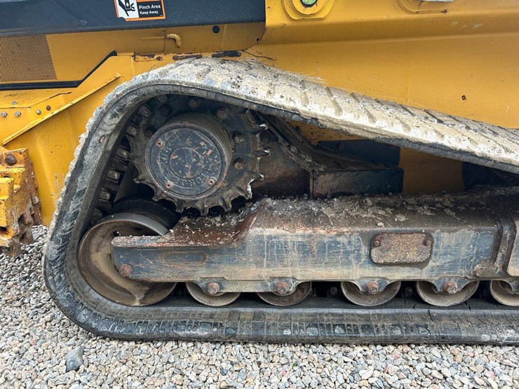 2021-deere-331g-image-13