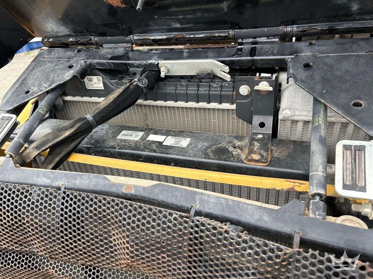 2013-caterpillar-420f-image-10