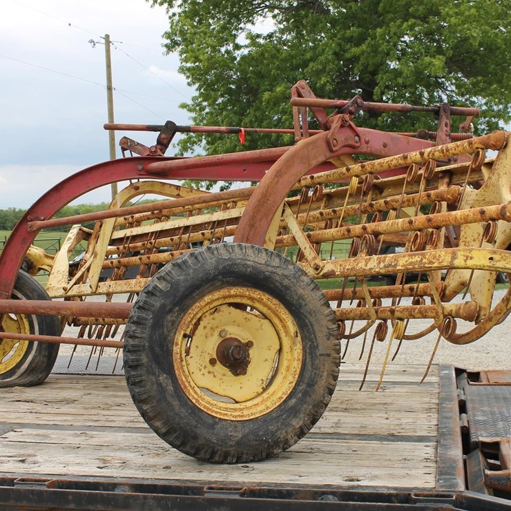 NEW HOLLAND 256