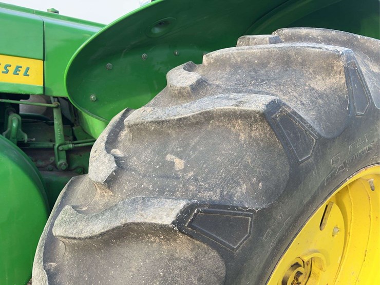 john-deere-820-image-56