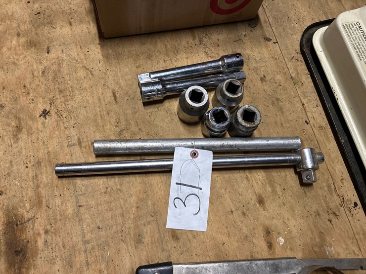 #31-•-3/4”-dr-breaker-bar,-extensions,-sockets-image-1