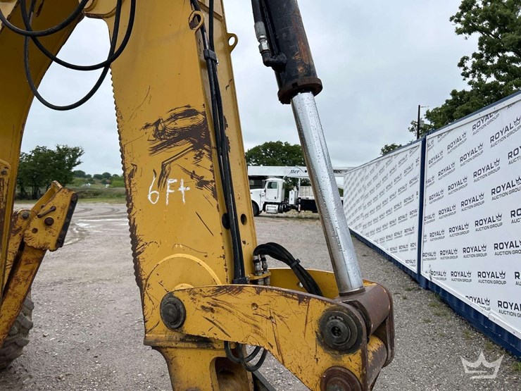 2013-caterpillar-420f-image-33