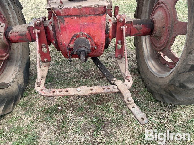 1952-farmall-super-m-2wd-tractor-image-19