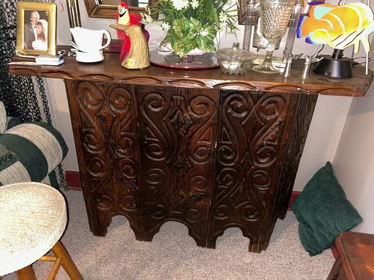 #90-•-wooden-bar-/-counter-with-two-stools-image-1