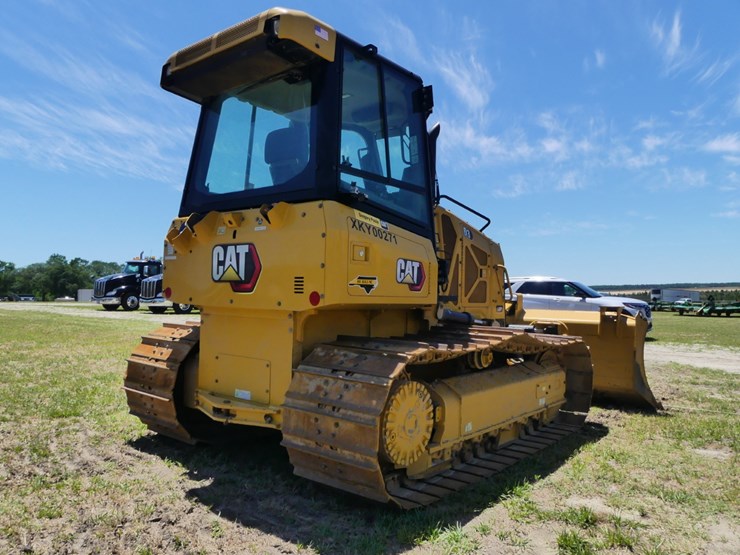 2020-caterpillar-d3-lgp-image-3