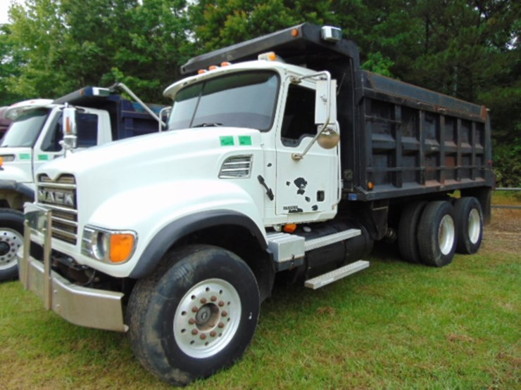 2004-mack-granite-cv713-image-1